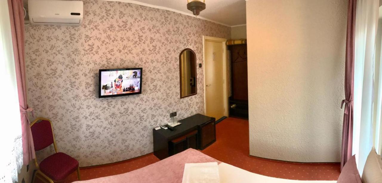 Pension Hotel Fast Rădăuţi Εξωτερικό φωτογραφία