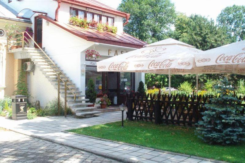 Pension Hotel Fast Rădăuţi Εξωτερικό φωτογραφία