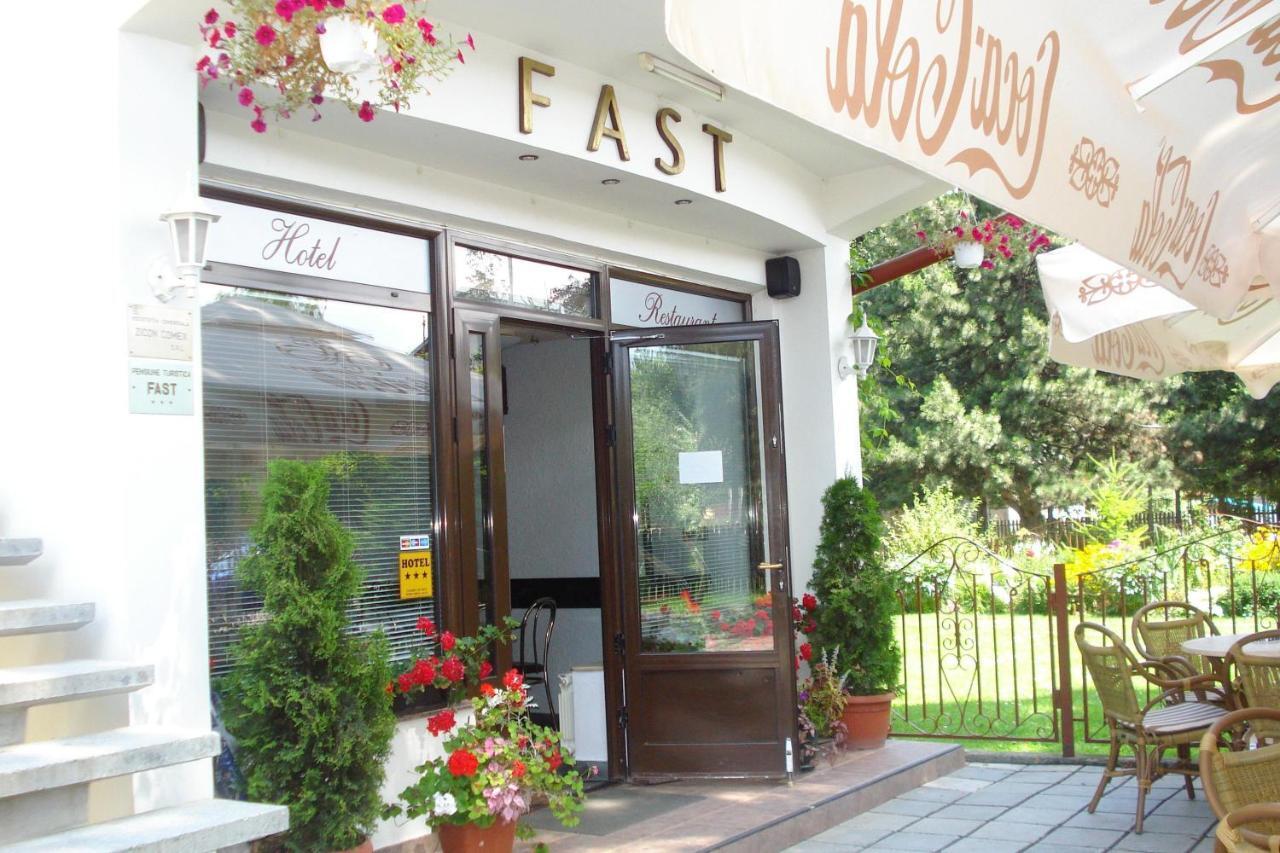Pension Hotel Fast Rădăuţi Εξωτερικό φωτογραφία